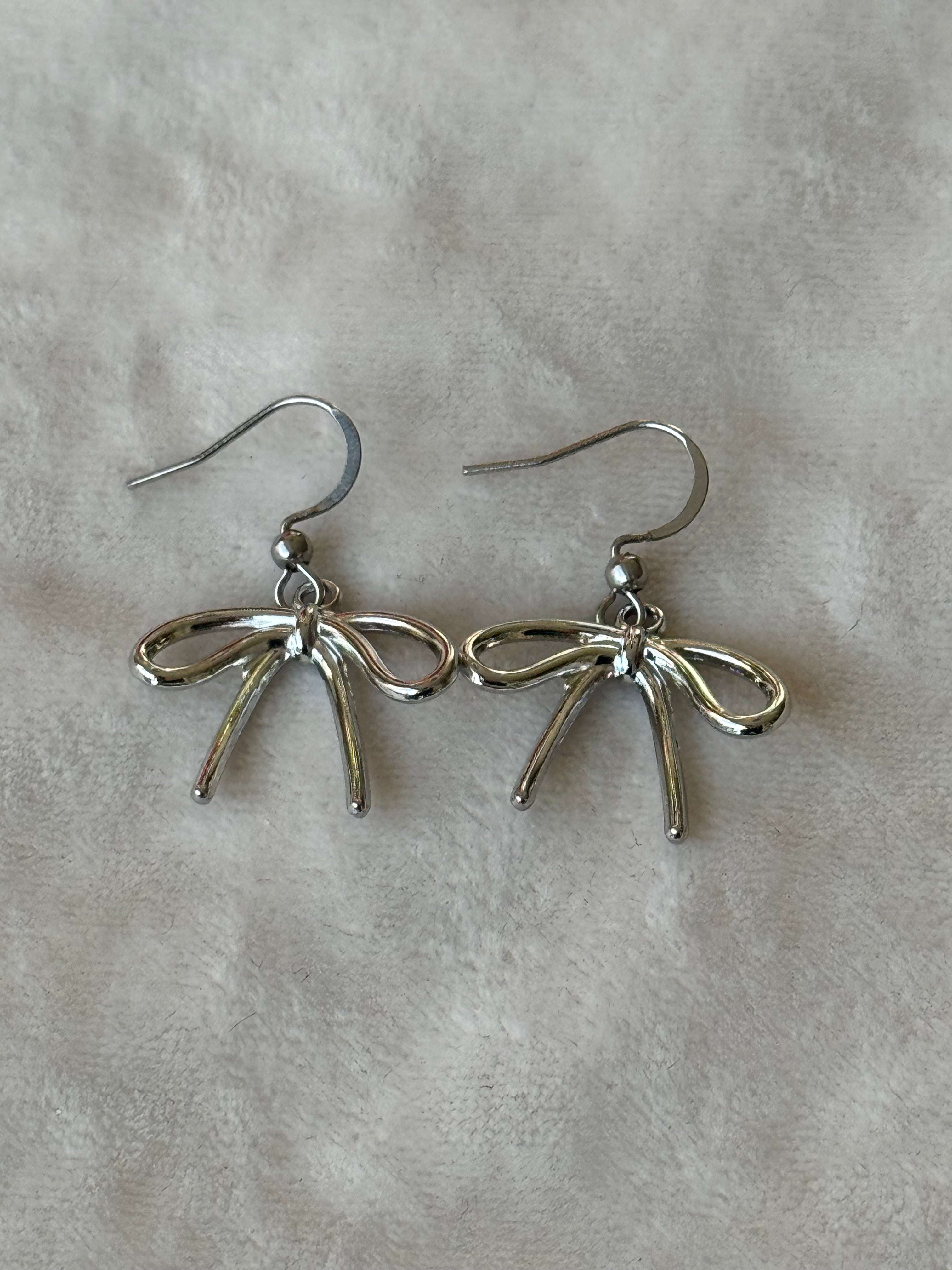 Oorbellen zilver strikjes