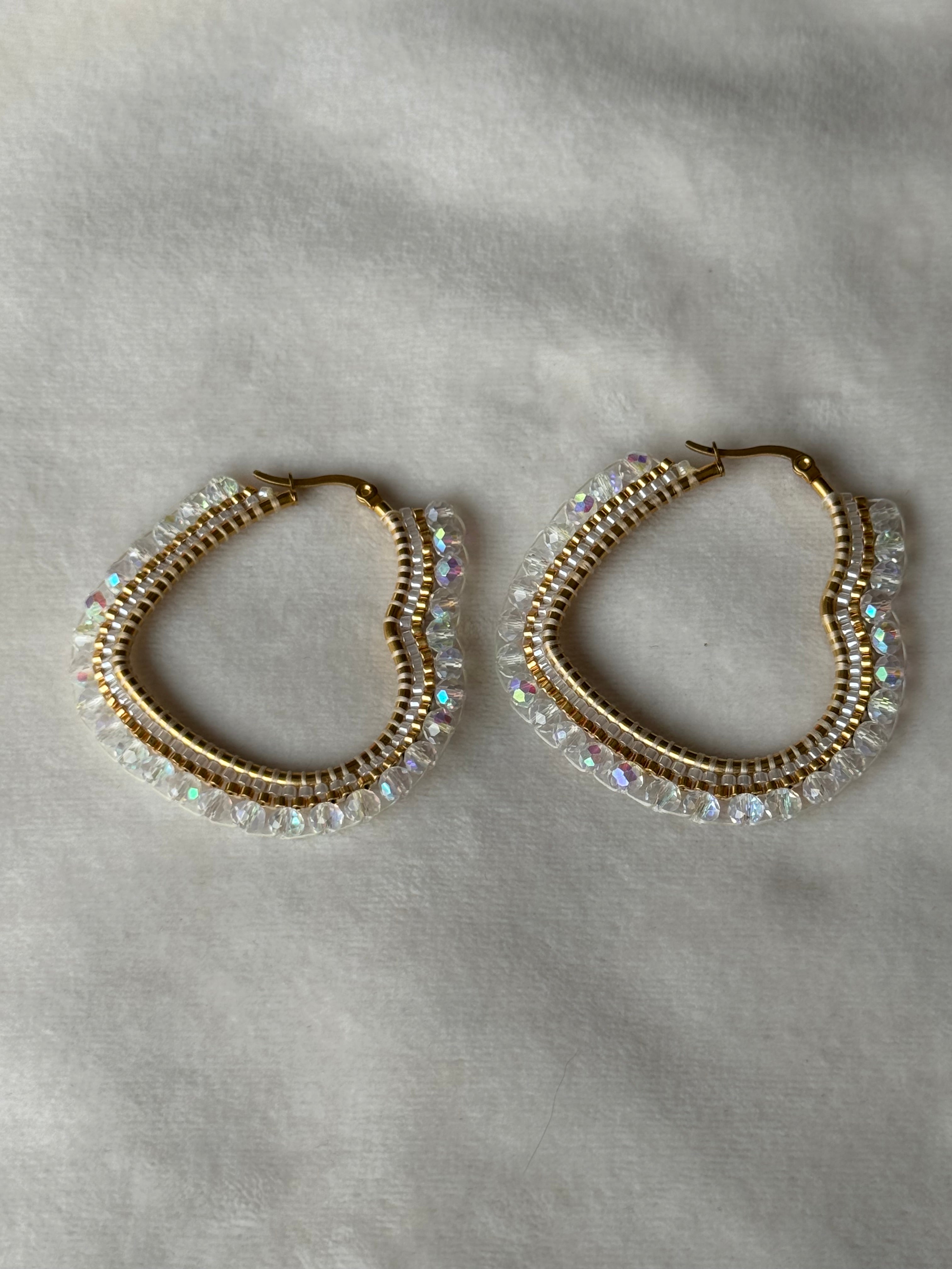 Oorbellen goud/wit hart