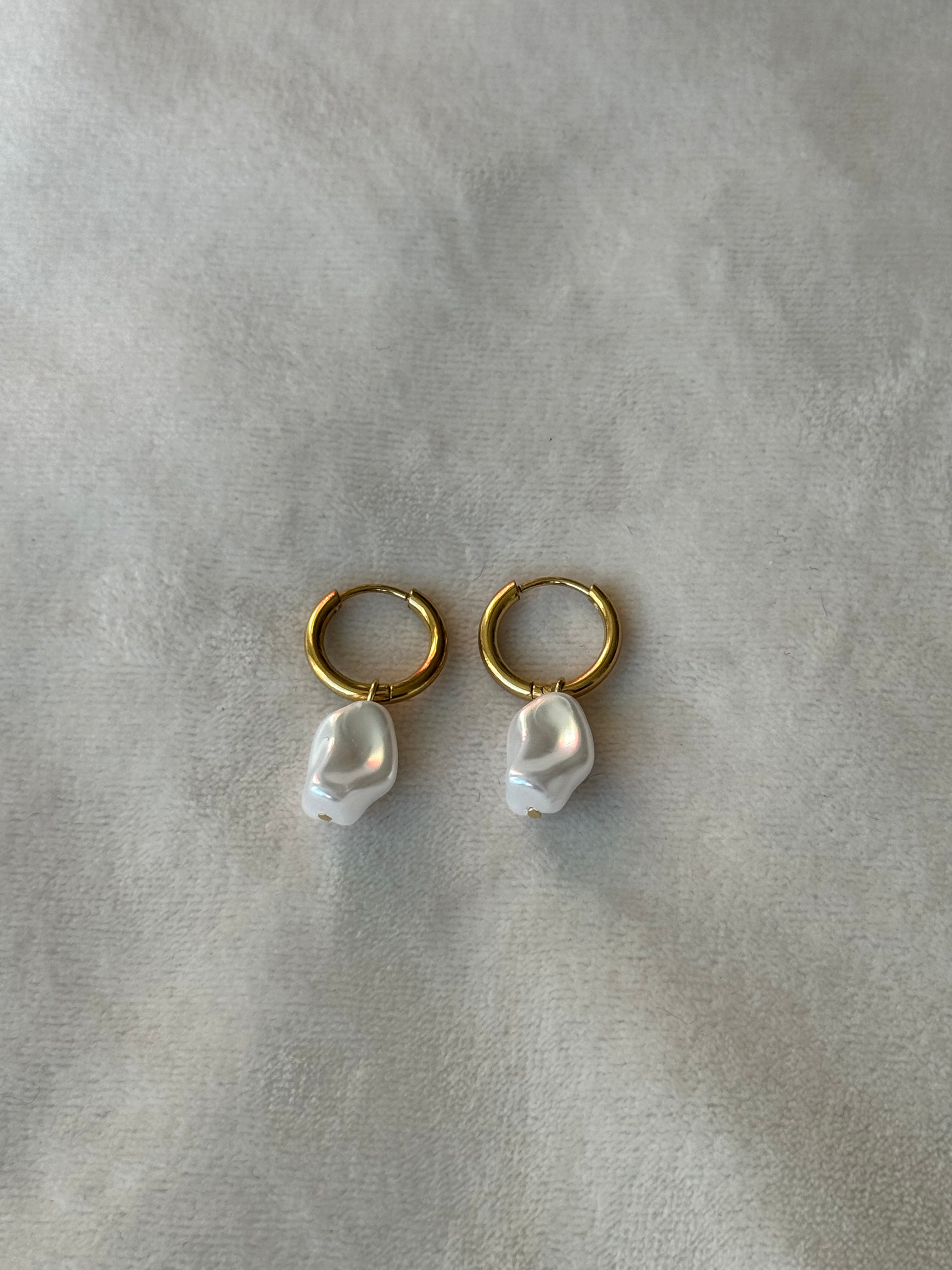 Oorbellen goud/wit parel