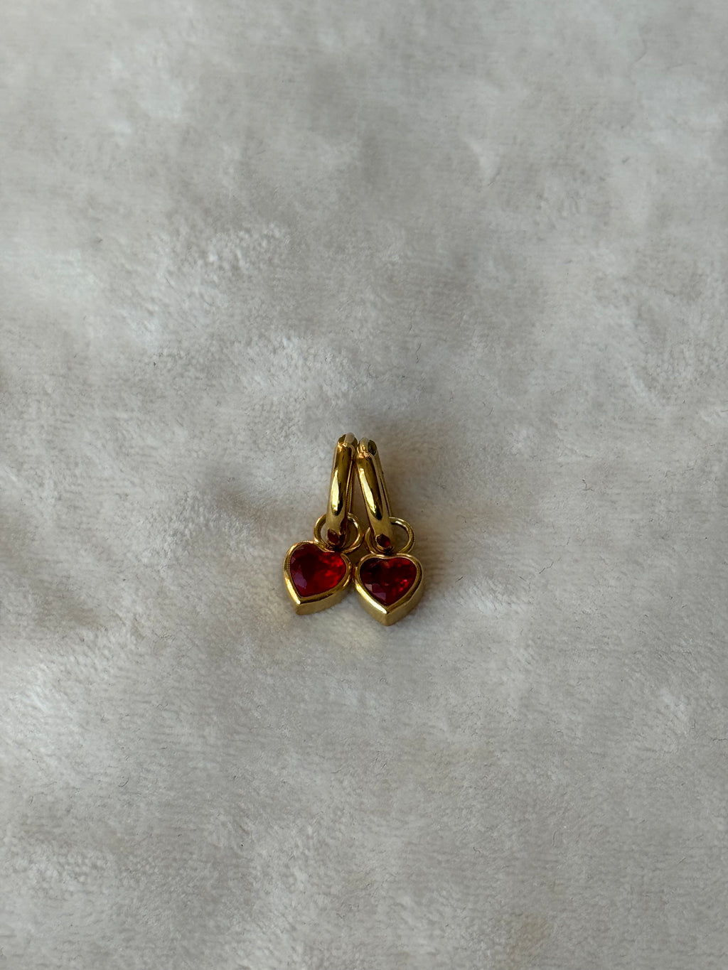 Oorbellen goud/rood hartjes