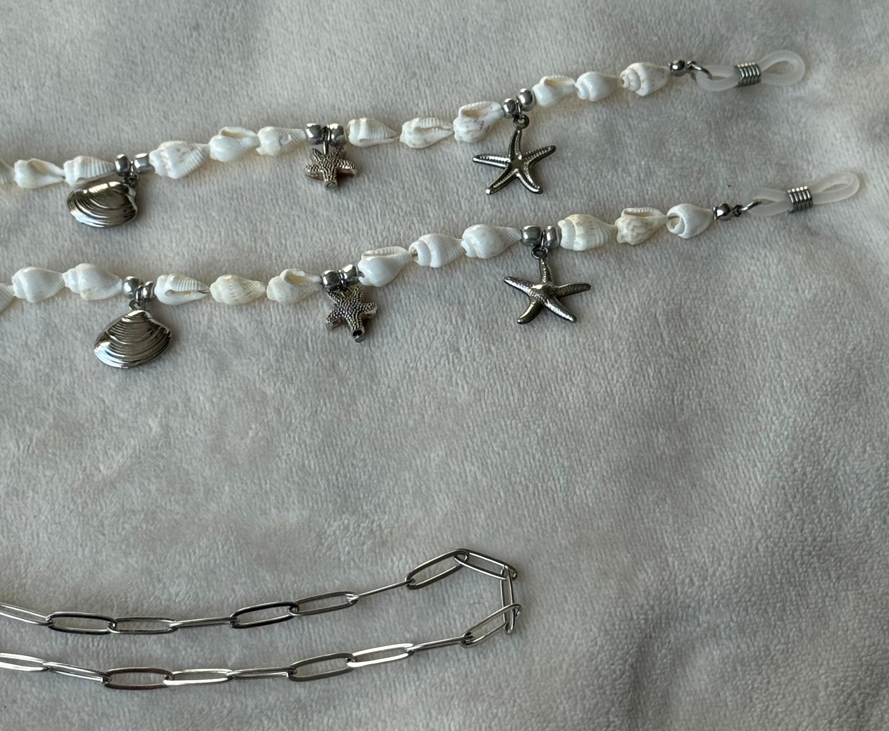 Brillenkoord zilver/wit schelp