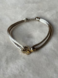 Armband goud/beige hartjes