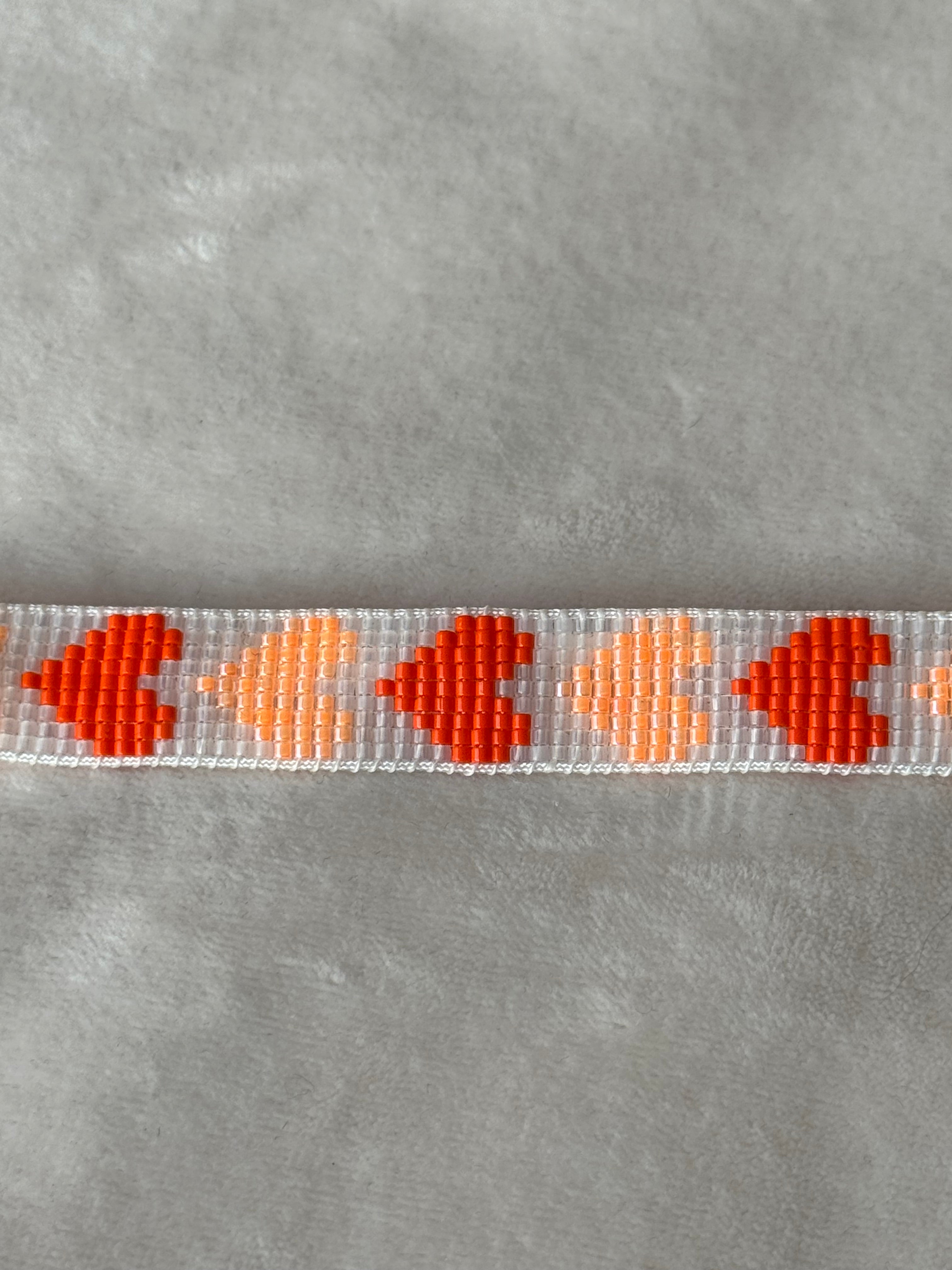 Armband wit/oranje hartjes