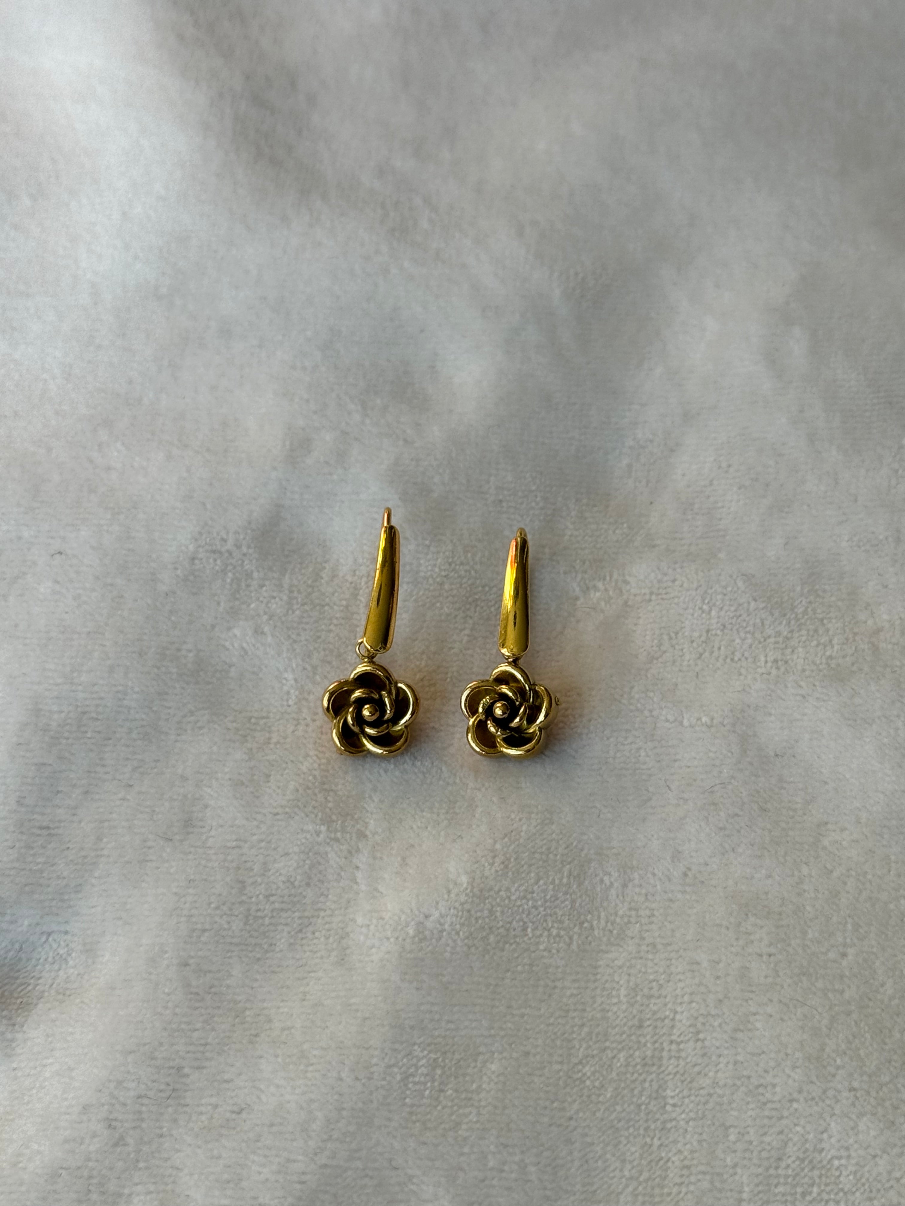 Oorbellen goud bloem