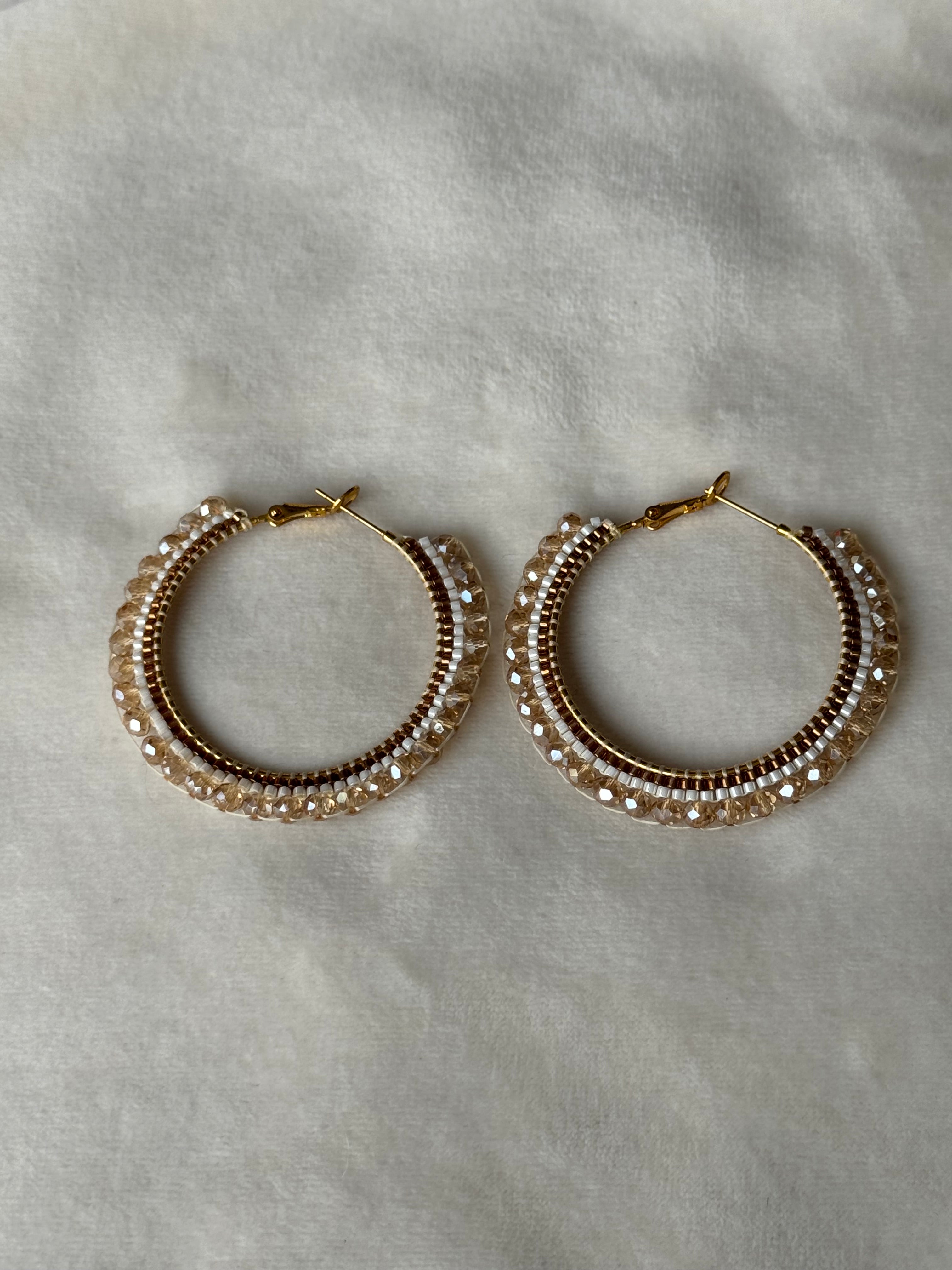 Oorbellen goud/wit/beige