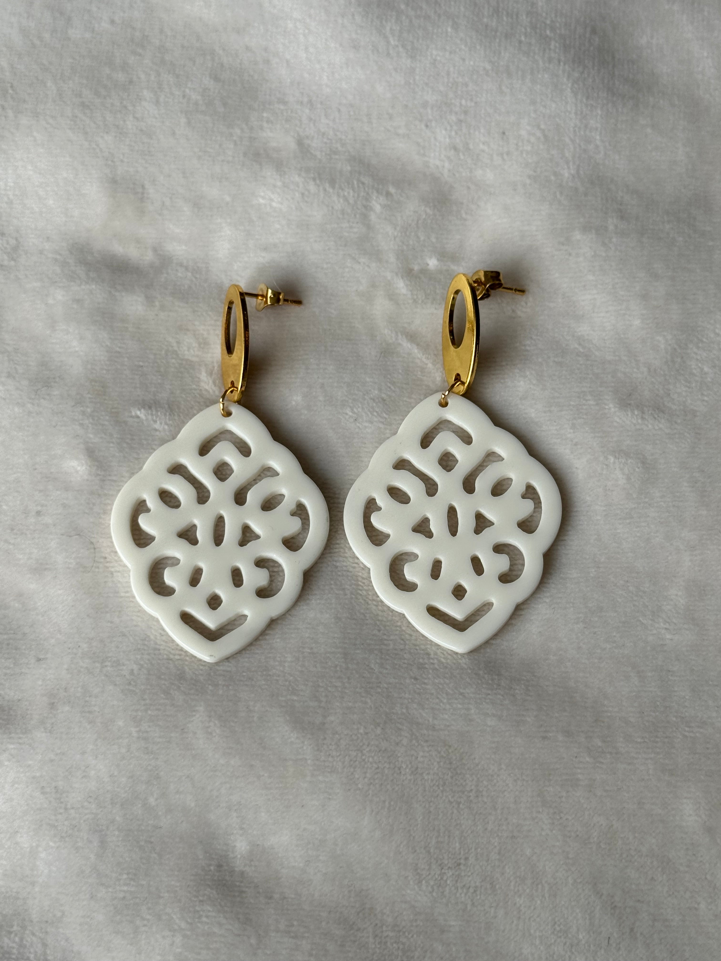 Oorbellen goud/crème