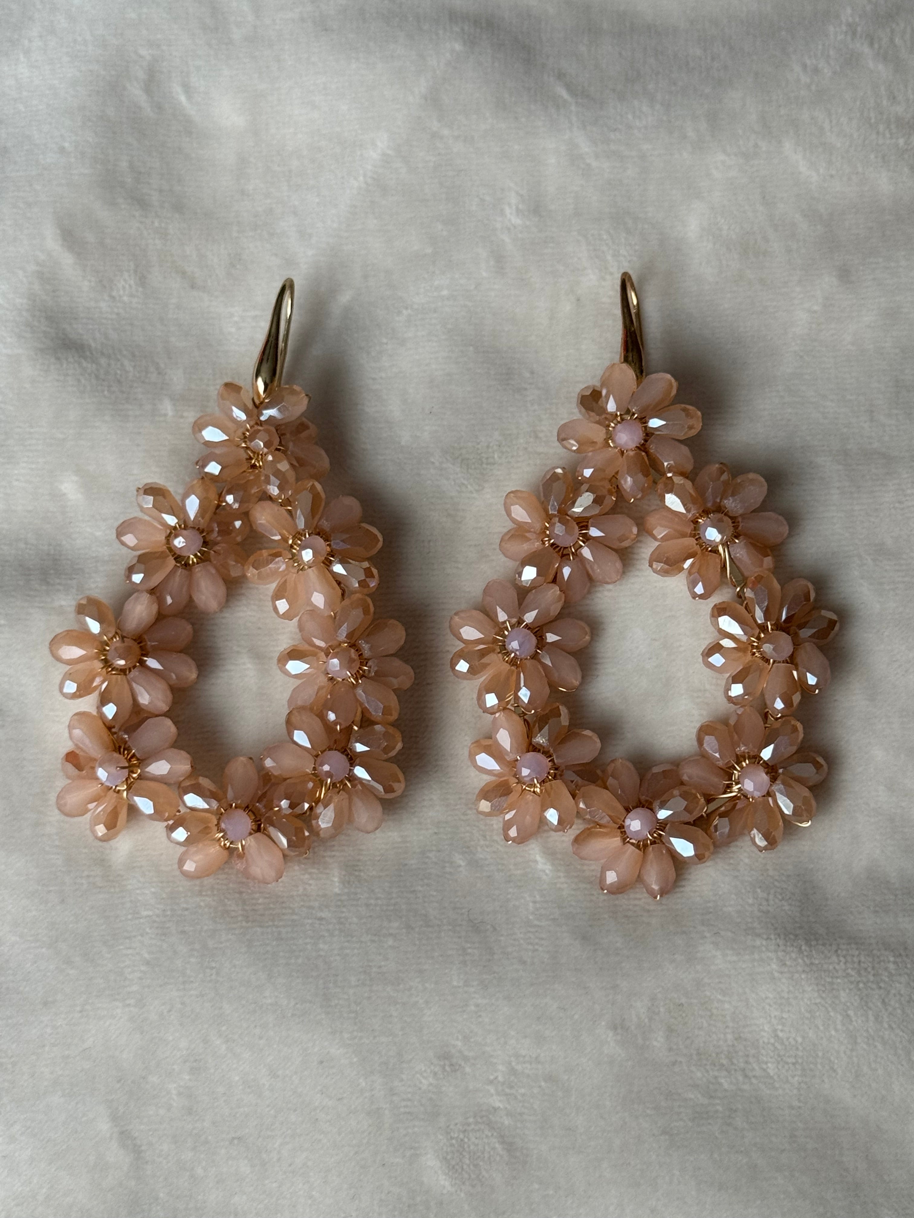 Oorbellen bloem beige/goud