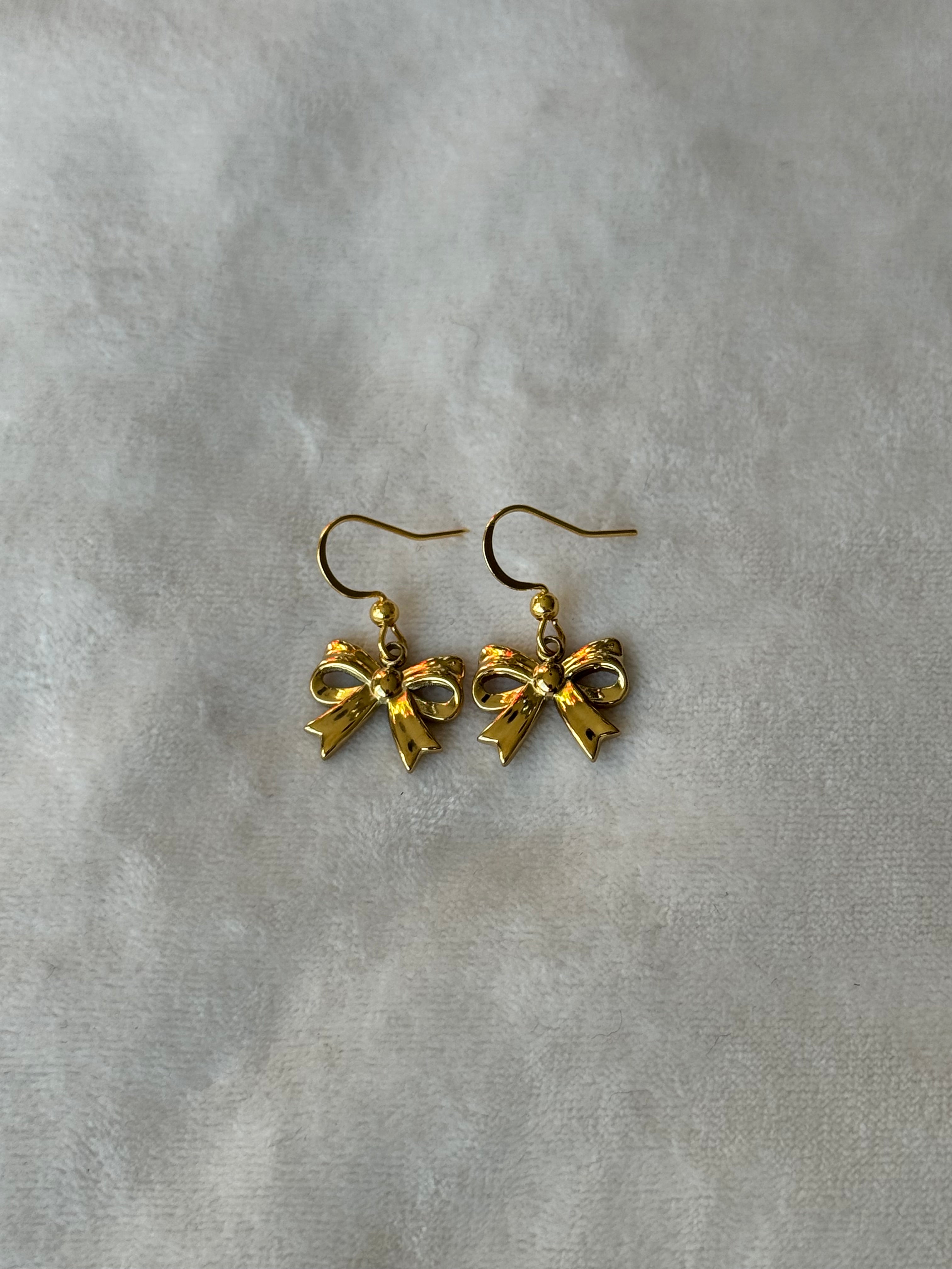 Oorbellen goud strikje